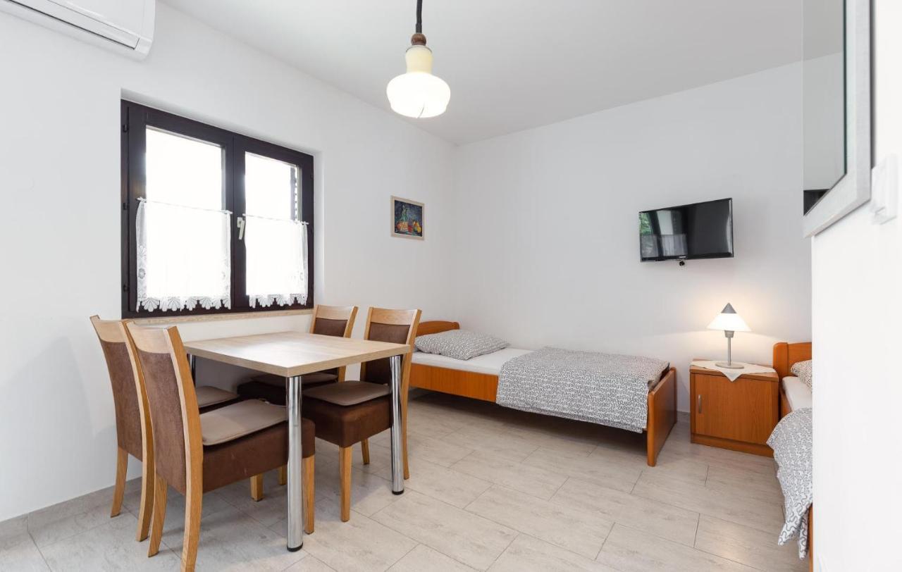 Mirko Apartment Пореч Екстериор снимка